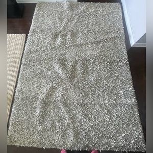 Large Gray and White Wool Shag Rug